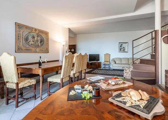 2 Bedroom Cozy In アパート ヴェルッキオ