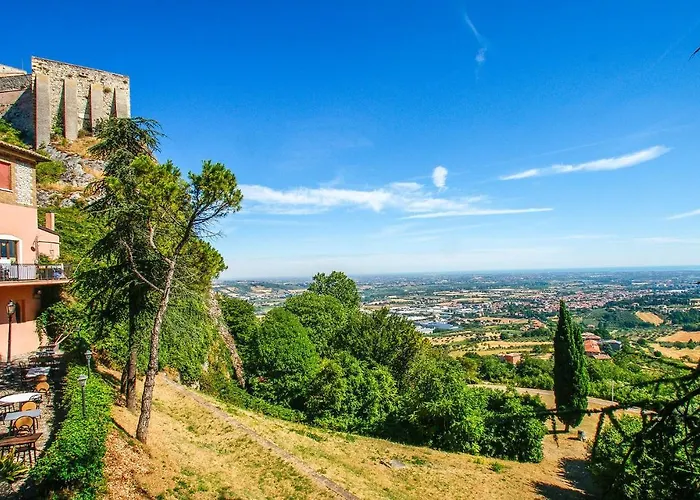 2 Bedroom Cozy In ヴェルッキオ