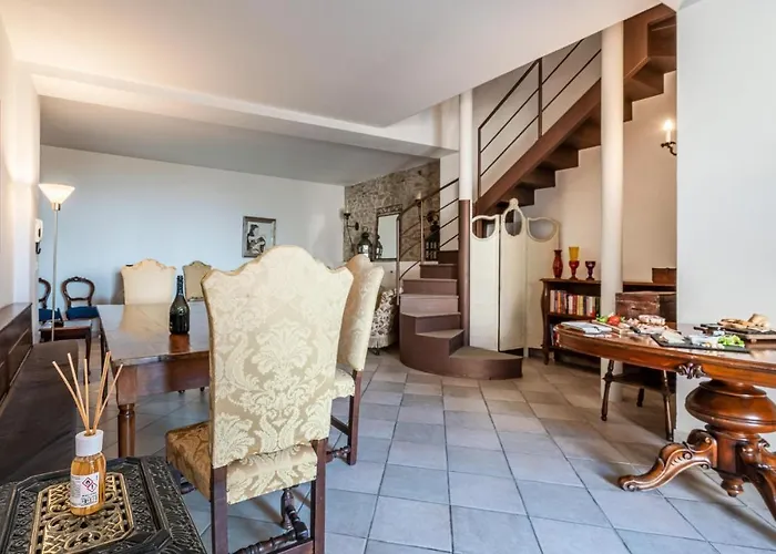 2 Bedroom Cozy In アパート